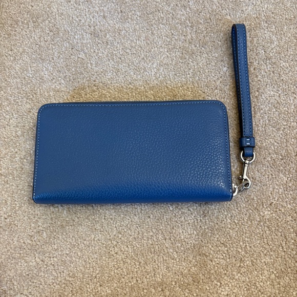 NWOT Coach Long Zip Around Wallet in Silver/Washed Chambray - Picture 5 of 6